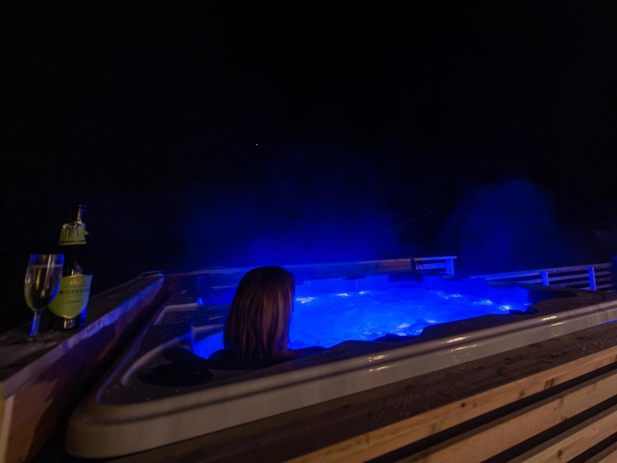 Arctic Lodge Tromvik With Jacuzzi Τρόμσο Εξωτερικό φωτογραφία